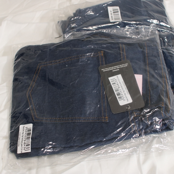 Pretty Little Thing Jean's curve - Picture 1 of 2